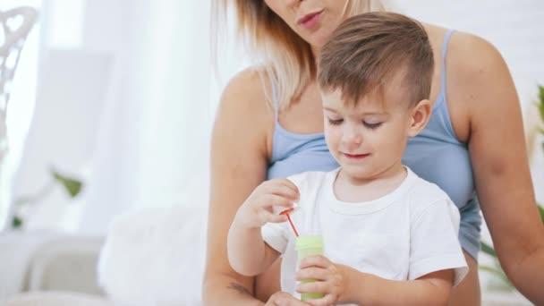 Adorable Preschooler Boy Amazed Soap Bubbles Child Development Happy Mum — Stok Video