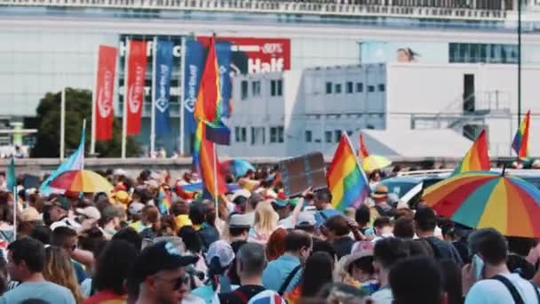 2022 Warsaw Poland Numerous Crowd European Lgbtqai Members Waving Pride — 비디오