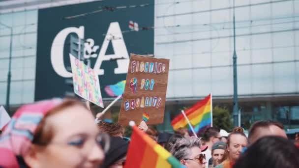 2022 Warsaw Poland Demonstration Downtown Warsaw Lgbtqai Members Fighting Equality — Stockvideo