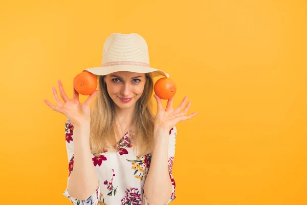 European Thin Blonde Attractive Woman Her Mid 20S Wearing Hat — Stock Photo, Image