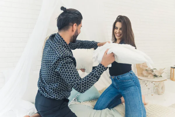 Time Pillow Fight Cute Heterosexual Couple Fighting Bed Two Friends — Stock fotografie