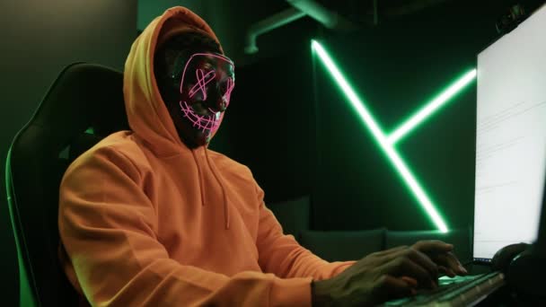 Hacker Orange Hood Mask Hacking Databases Medium Shot Cyberterrorism Concept — ストック動画
