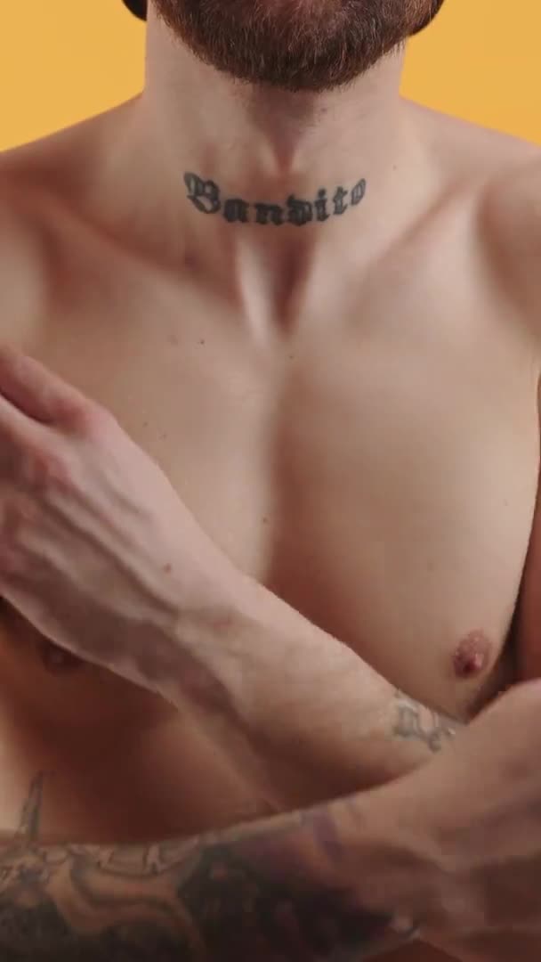 Vertical Video Bearded Man Tattooed Arm Neck Puts Hands Shoulders — Vídeo de Stock