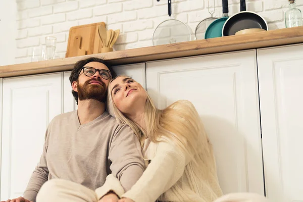 Young Caucasian Couple Sitting Floor Kitchen Counter Holding Hands Blonde — Φωτογραφία Αρχείου