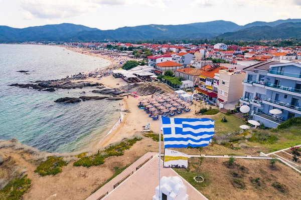 Aerial View Beautiful Beach Houses Red Orange Rooftops Greek Flag — 图库照片