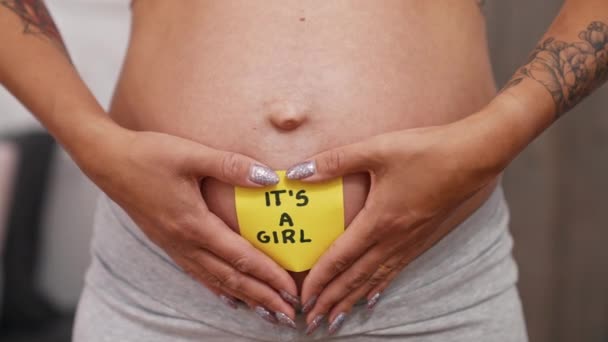 Its Girl Yellow Sticker Stuck Big Pregnant Belly Caucasian Woman — Vídeos de Stock