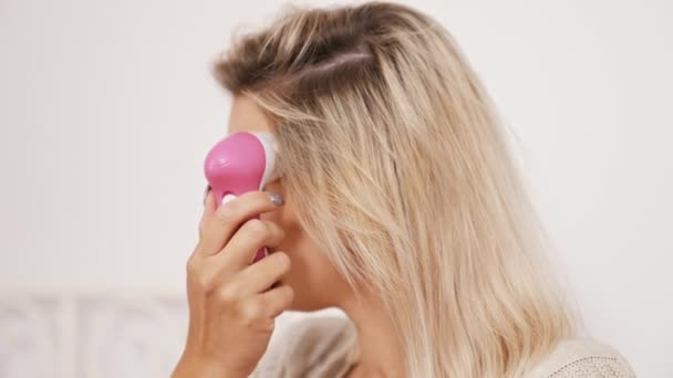 Blond Caucasian Woman Cleaning Her Face Electric Brush Closeup Isolated — Wideo stockowe