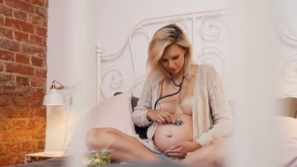 Young Pregnant Woman Listening Her Babys Heartbeat Full Shot High — Wideo stockowe