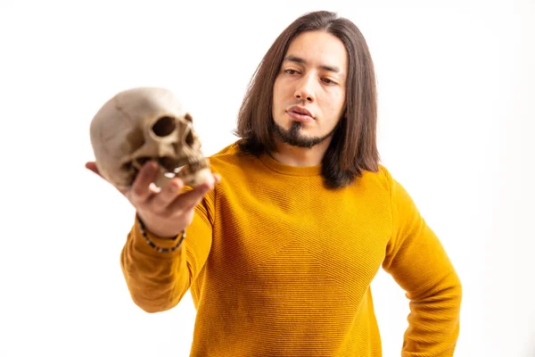 Hispanic Bearded Man Long Hair Hanging White Human Skull Looking — 图库照片