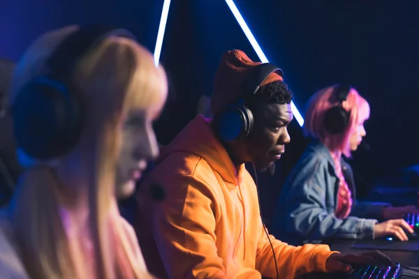 Teenage Friends Vibrant Clothes Wearing Headsets Competing Online Gaming Tournament —  Fotos de Stock