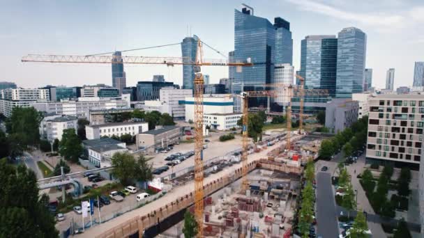 2022 Warsaw Poland Four Yellow Building Cranes Vast Construction Site — Vídeos de Stock