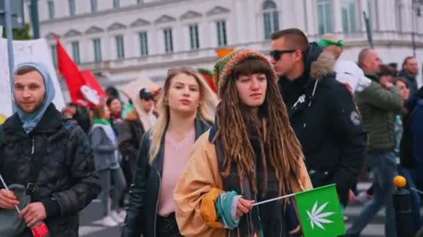 2022 Warsaw Poland Reggae Fashion Inspired Caucasian Young Wearing Dreadlocks — стоковое видео