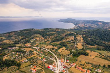 Palouri 'den Kassandra' nın yükselen güzel manzarası, Halkidiki 'nin ünlü Yunanistan yarımadası. Yüksek kalite fotoğraf
