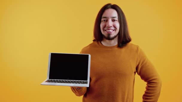 Young Happy Person Wearing Orange Sweater Room Hanging White Laptop — 비디오