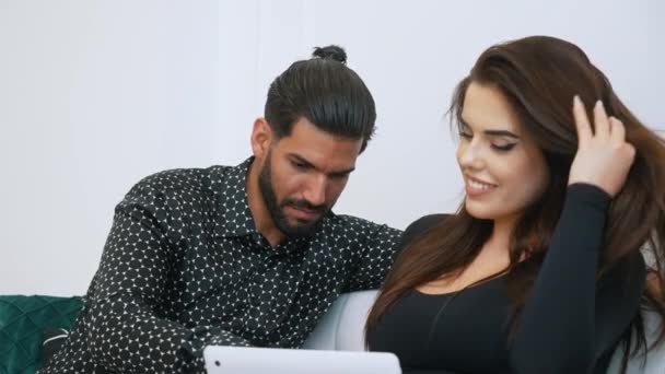 Man Dark Hair Beard Looking His Girlfriends Laptop Sitting Couch — Vídeo de Stock