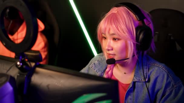 Asian Teenage Girl Pink Hair Smiling Competing Gaming Tournament Team — стокове відео