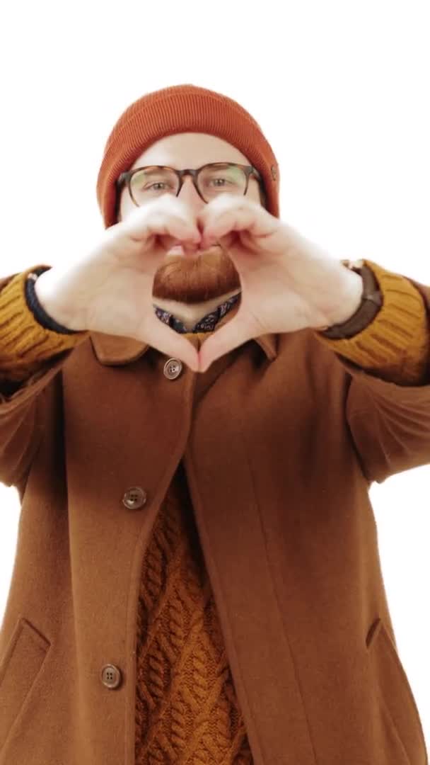 Vertical Video Funny Well Dressed Man Showing Heart Shape Gesture — 图库视频影像