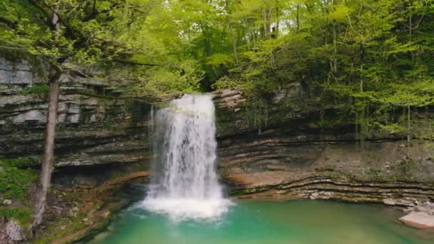 Scenic Drone Shot Wonderful Nature Small Waterfall Green Lake High — 图库视频影像