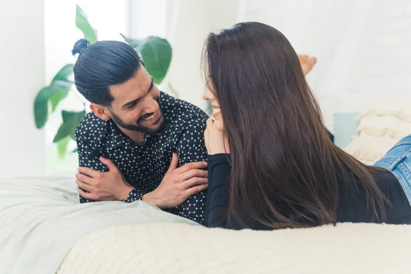 Dark Haired Man Beard Looking His Girlfriend Smiling Relaxing Bed — стоковое фото