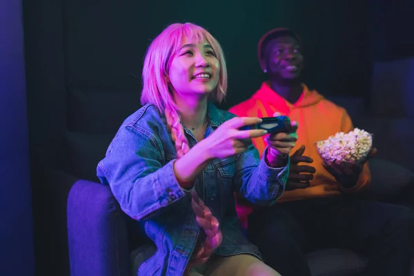 Asian Girl Pink Hair Smiling Playing Console Game Next Her — Stockfoto