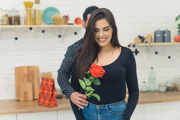 Man Gives His Girlfriend Rose Gift Kitchen White Woman Dark — Stockfoto