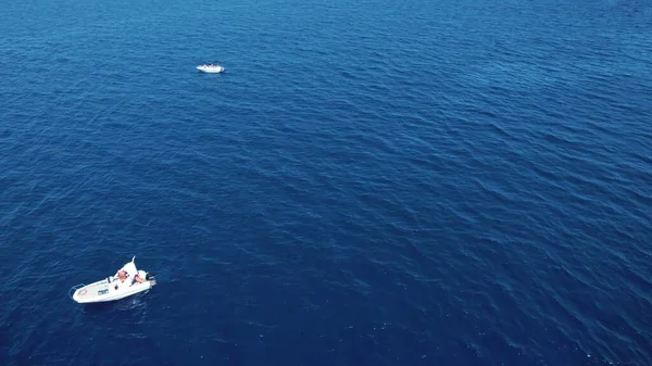 Two Small White Private Boats Dark Blue Waters Calm Sea — Φωτογραφία Αρχείου