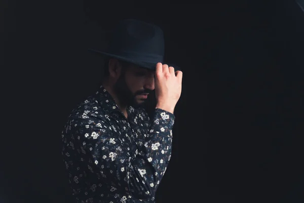 Man Beard Wearing Dark Floral Shirt Black Fedora Hat Holding — Stock fotografie
