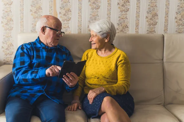Happy Caucasian Senior Couple Using New Smartphone Smiling Each Other — Stockfoto