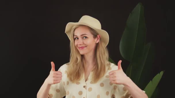 Young Caucasian Blonde Woman Sun Hat Polka Dot Shirt Smiling — Video