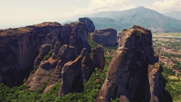 Stunning Aerial View Famous Monasteries Tops Stone Pillars Meteora Greece — Vídeos de Stock