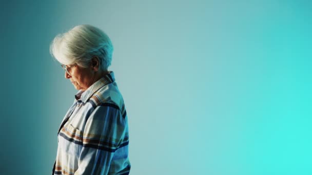 Elderly Woman Sad Looking Light Source Blue Studio Background High — 비디오