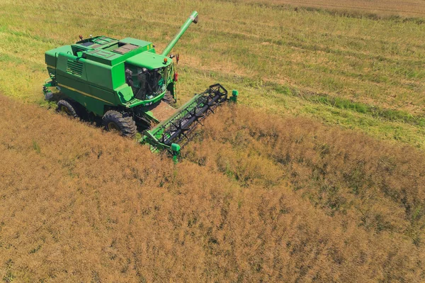 Crop Season Aerial Side View Green Combine Harvester Revolving Reel — Zdjęcie stockowe