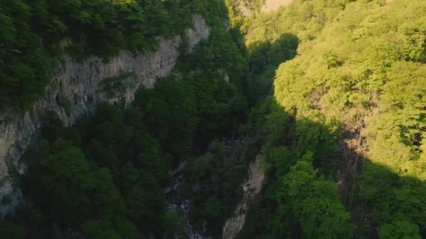 Touristic Landmark Georgia Beautiful Okatse Canyon Its Small Cascade Birds — Vídeo de stock