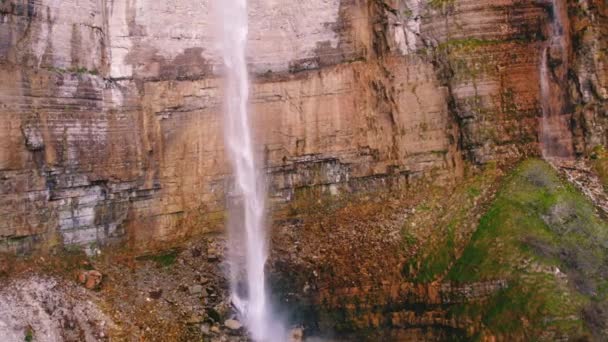 Beautiful Scenery Majestic Kinchkha Waterfall Georgia Caucasus Drone Shot High — Stockvideo