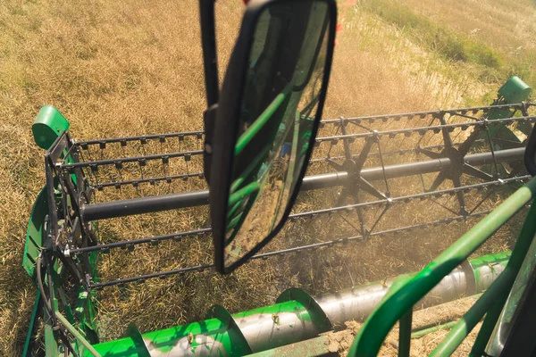 Reel Mirror Combine Harvester Seen Farmers Perspective Rapeseed Harvesting Season — Stok fotoğraf