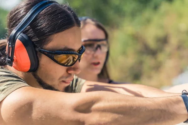 Close Caucasian Man Wearing Safety Goggles Headphones Aiming Gun Observed — Stock Photo, Image