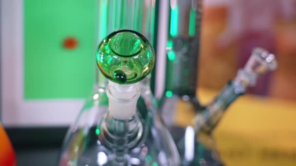 Closeup Shot Pipe Transparent Glass Smoking Bong Marijuana Legal Cbd — Vídeo de stock