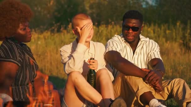 Sunset Time Happy Young People Having Picnic Nature Sitting Together — 图库视频影像