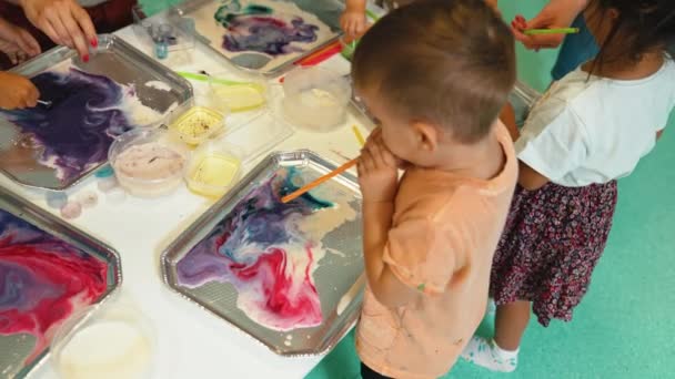 Kid Creating Painting Water Creative Art Kids Nursery High Quality — Video Stock