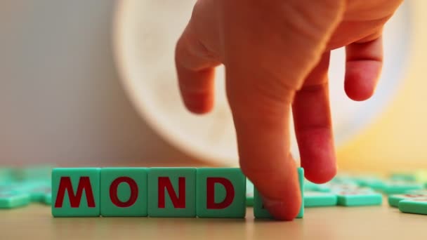 Λέξη Δευτέρα Είναι Φτιαγμένη Από Τετράγωνα Γράμματα Πρώτη Μέρα Της — Αρχείο Βίντεο