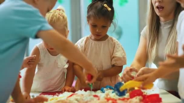 Interested Kids Making Kinetic Sand Figures Teacher Nursery High Quality — Vídeo de stock