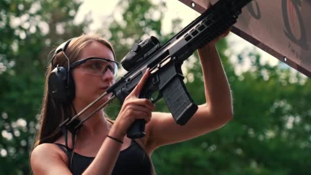 White Brunette Woman Protective Gear Firing Submachine Gun Training Ground — Stock video