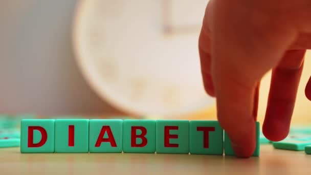Ordet Diabeter Lavet Små Farverige Terninger Med Bogstaver Kronisk Sygdom – Stock-video