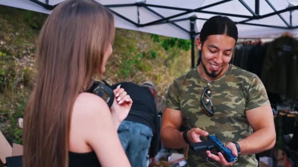 White Bearded Man Camo Shirt Holding Handgun Showing Female Client — Video Stock