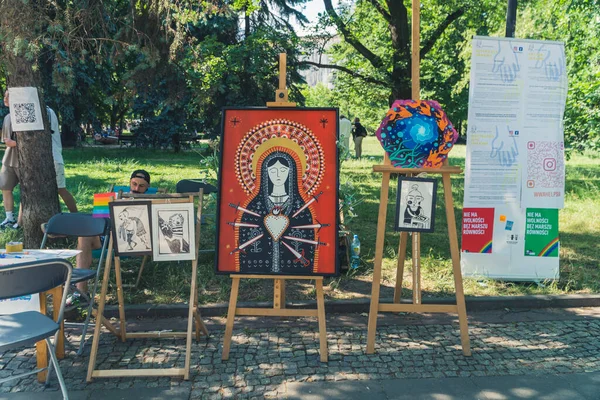Junho 2022 Varsóvia Polônia Artista Que Vende Promove Sua Arte — Fotografia de Stock