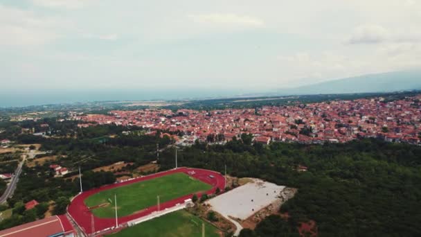 ギリシャのテッサロニキのプロスタジアム 空中ドローンの視点 スポーツの概念 曇った空 高品質4K映像 — ストック動画