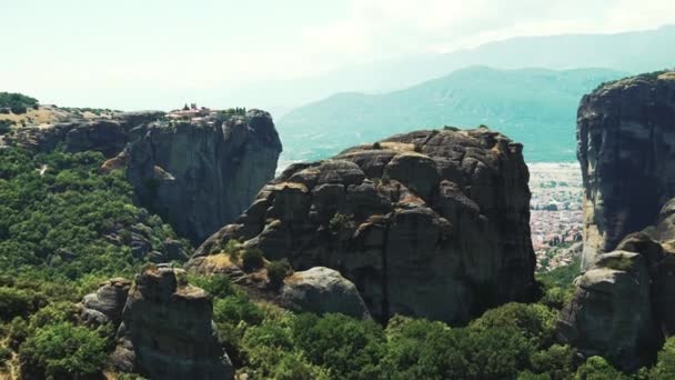 Vista Panorâmica Câmera Lenta Das Impressionantes Formações Rochosas Naturais Meteora — Vídeo de Stock