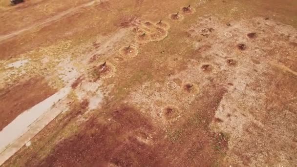 Vue Aérienne Par Drone Complexe Militaire Des Champs Tir Placés — Video