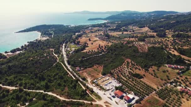 Paisaje Típico Griego Agua Mar Turquesa Tierra Cubierta Árboles Playa — Vídeos de Stock