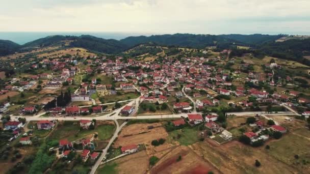 Wspaniały Widok Palouri Kassandra Położony Wśród Sosnowych Wzgórz Wiele Domów — Wideo stockowe